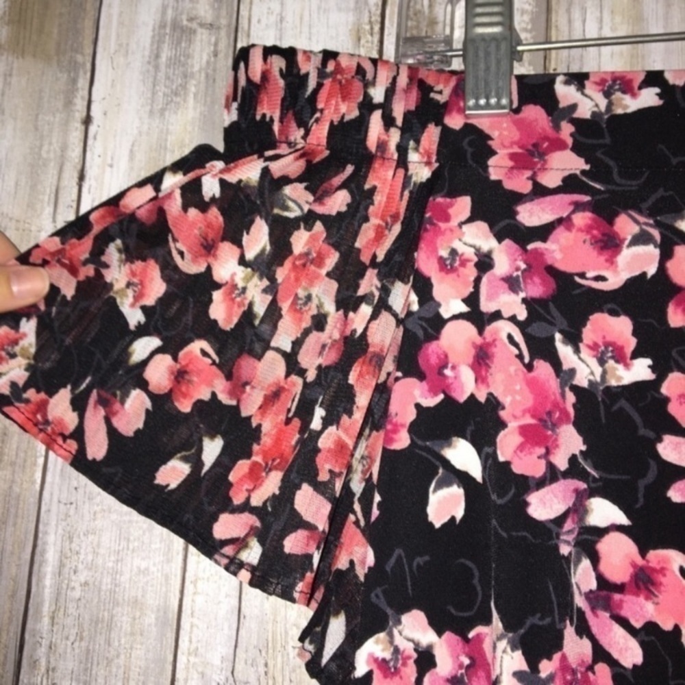 White House Black Market Floral Off The Shoulder Blouse - Picture 5 of 7